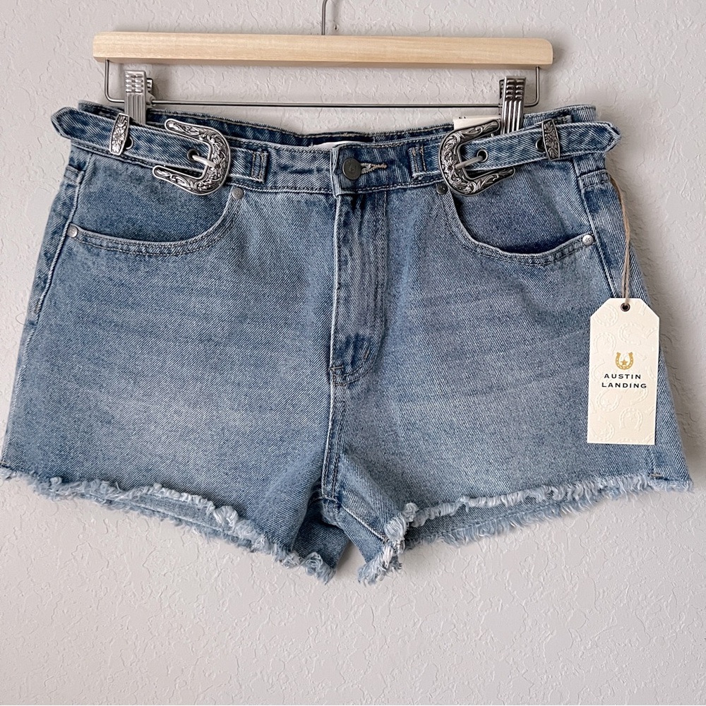 AUSTIN LANDING Mid Rise Jean Shorts Western Silver Buckle Embellishment … - Picture 2 of 6